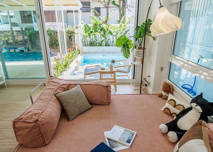 Villa 曼谷市中心四卧室泳池别墅 *