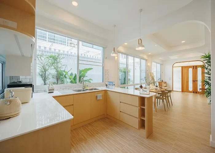 Villa 曼谷市中心四卧室泳池别墅 *