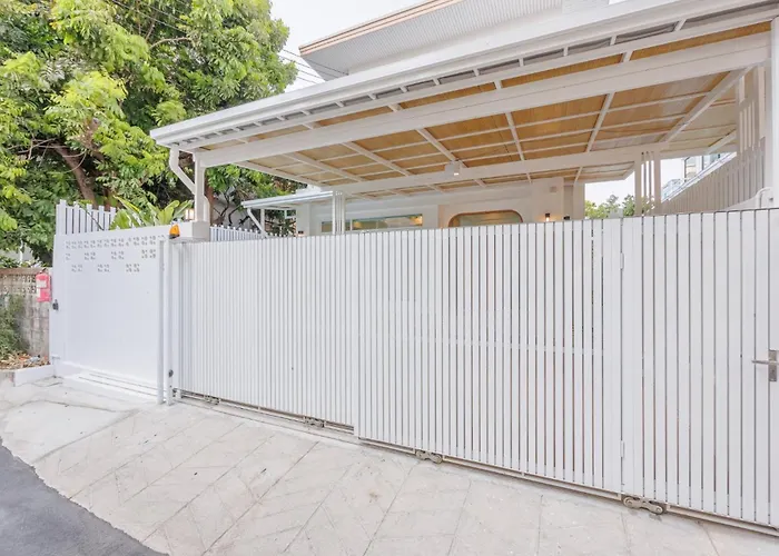 曼谷市中心四卧室泳池别墅 Villa *